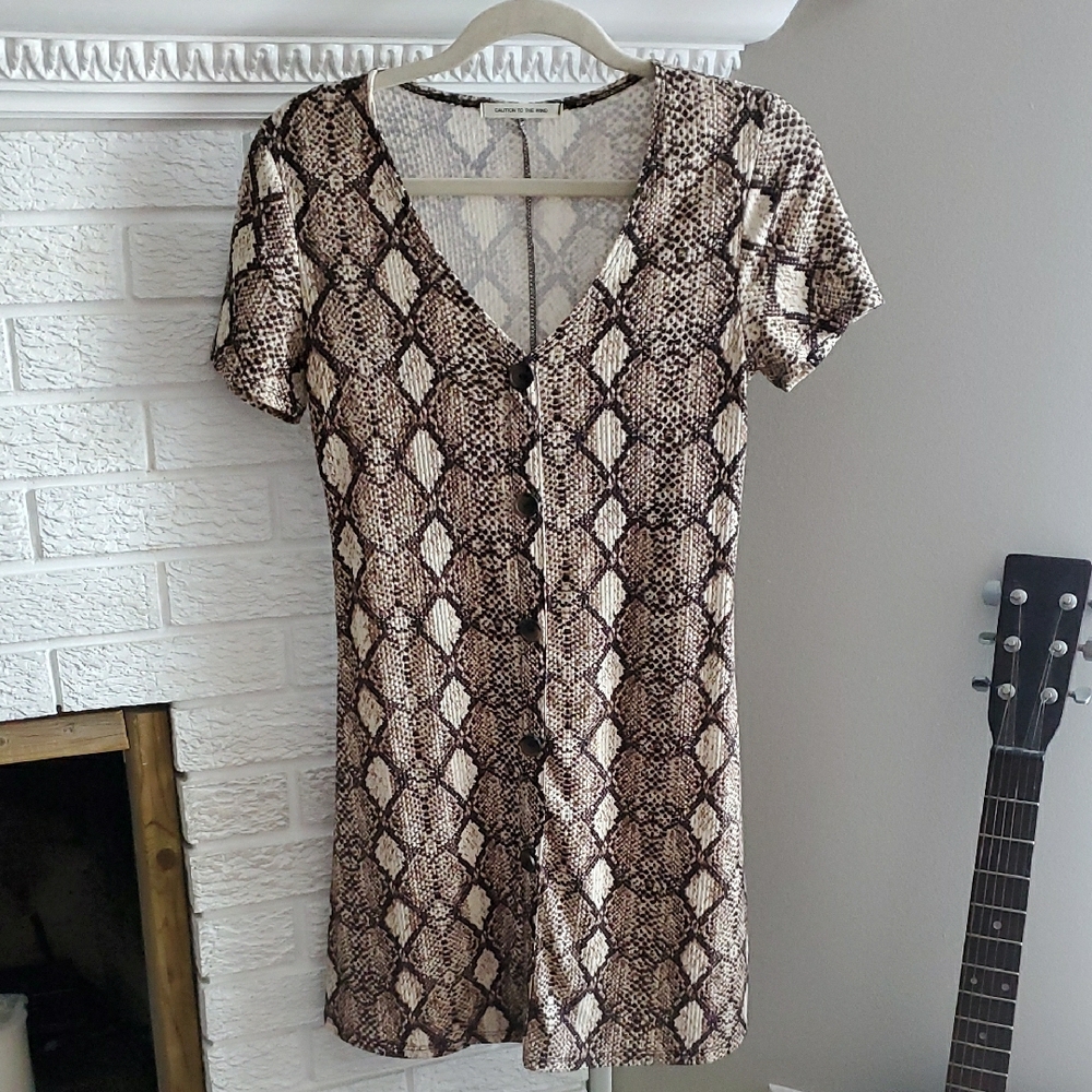 Caution To The Wind Women's Textured Snake Pattern Mini V-Neck Dress Sz S Resort